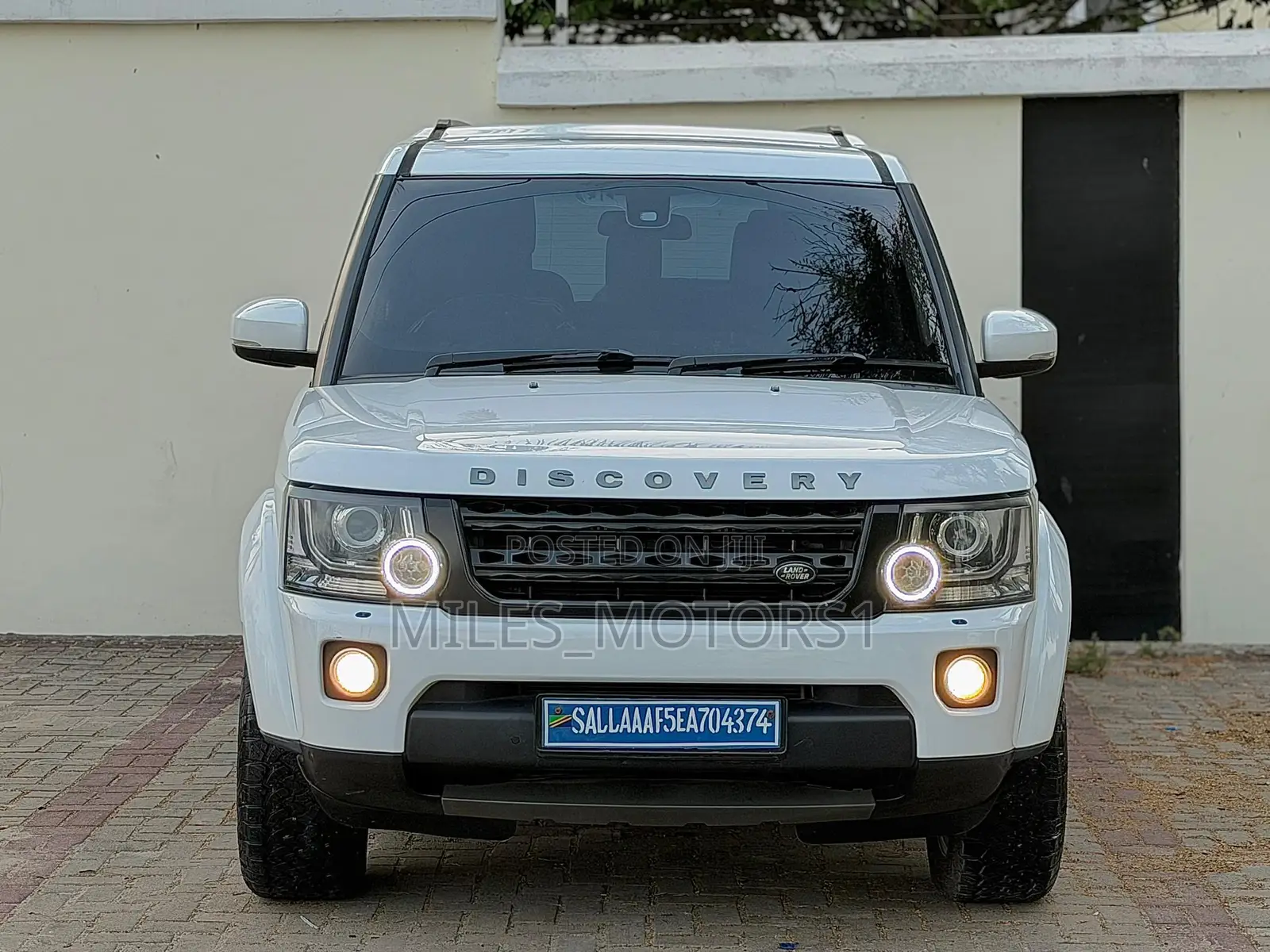 Land Rover Discovery 2014 White