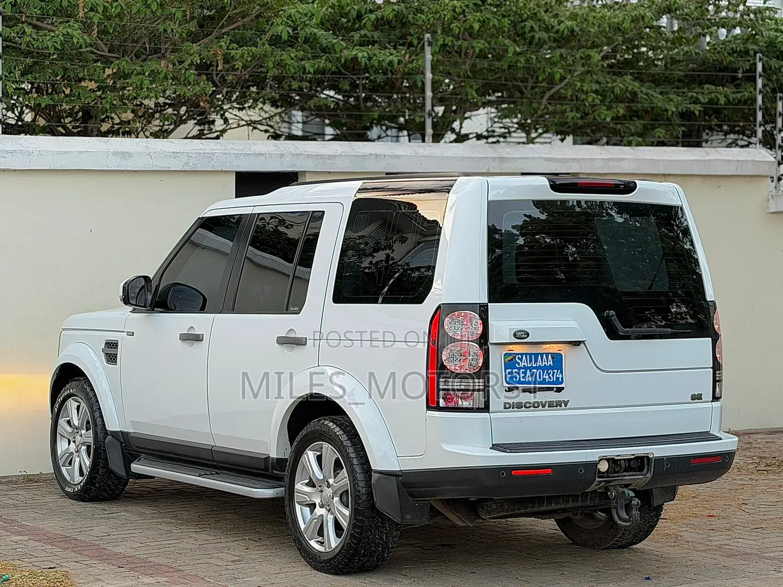 Land Rover Discovery 2014 White