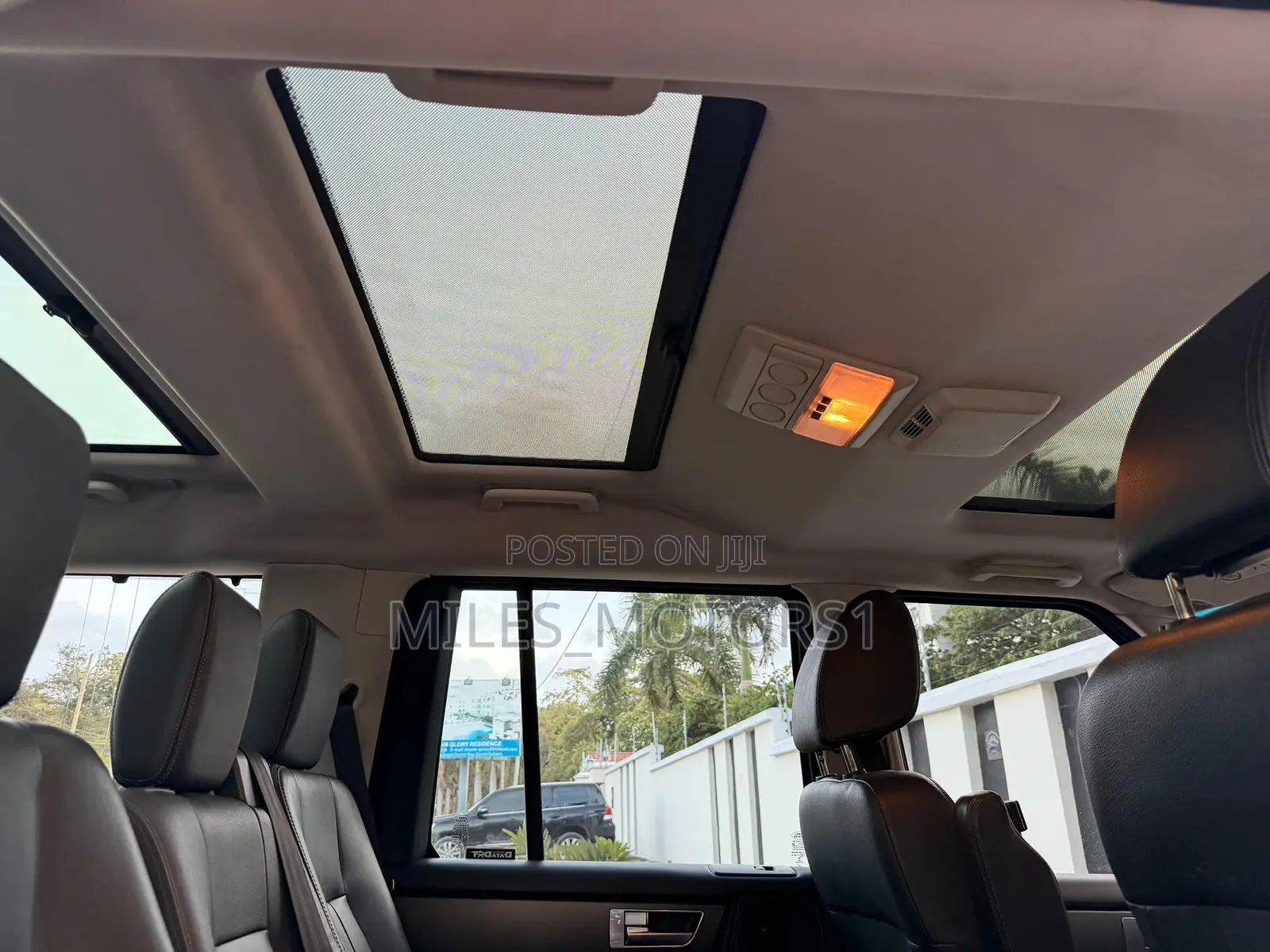 Land Rover Discovery 2014 White