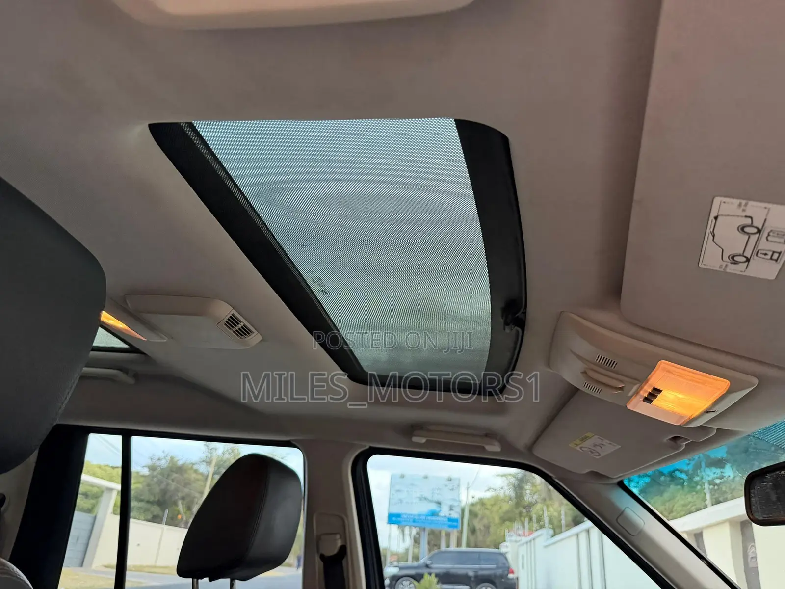 Land Rover Discovery 2014 White