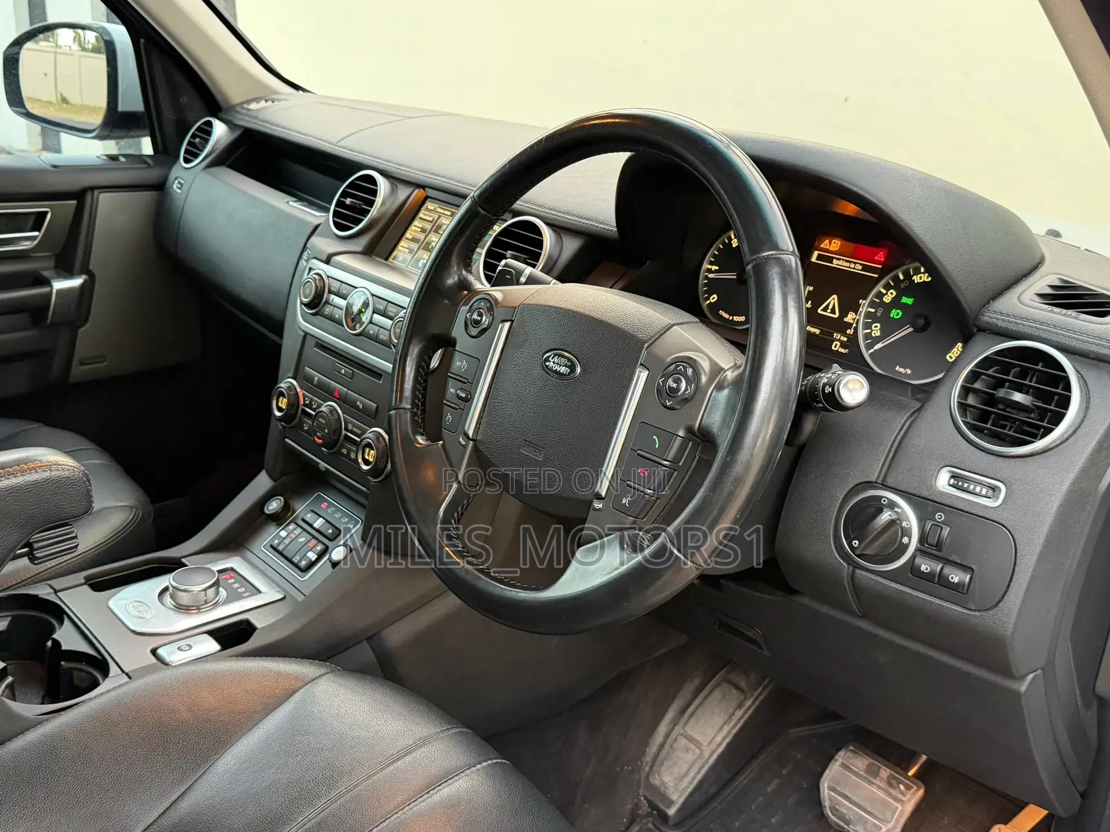 Land Rover Discovery 2014 White