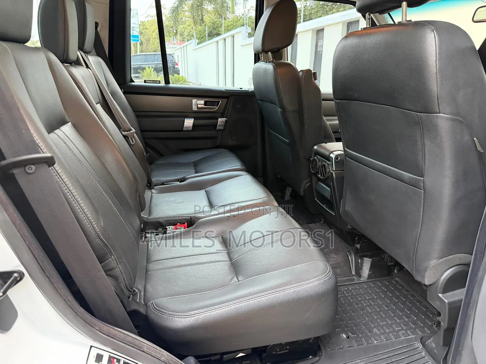 Land Rover Discovery 2014 White