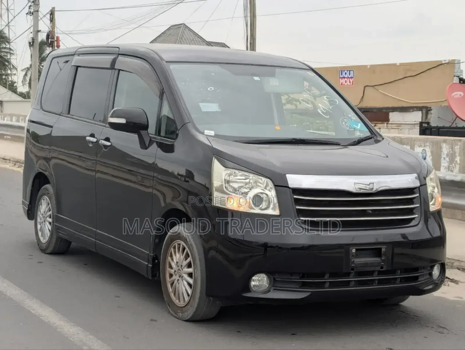 Toyota Noah 2.0 158hp AWD (8 Seater) 2008 Black