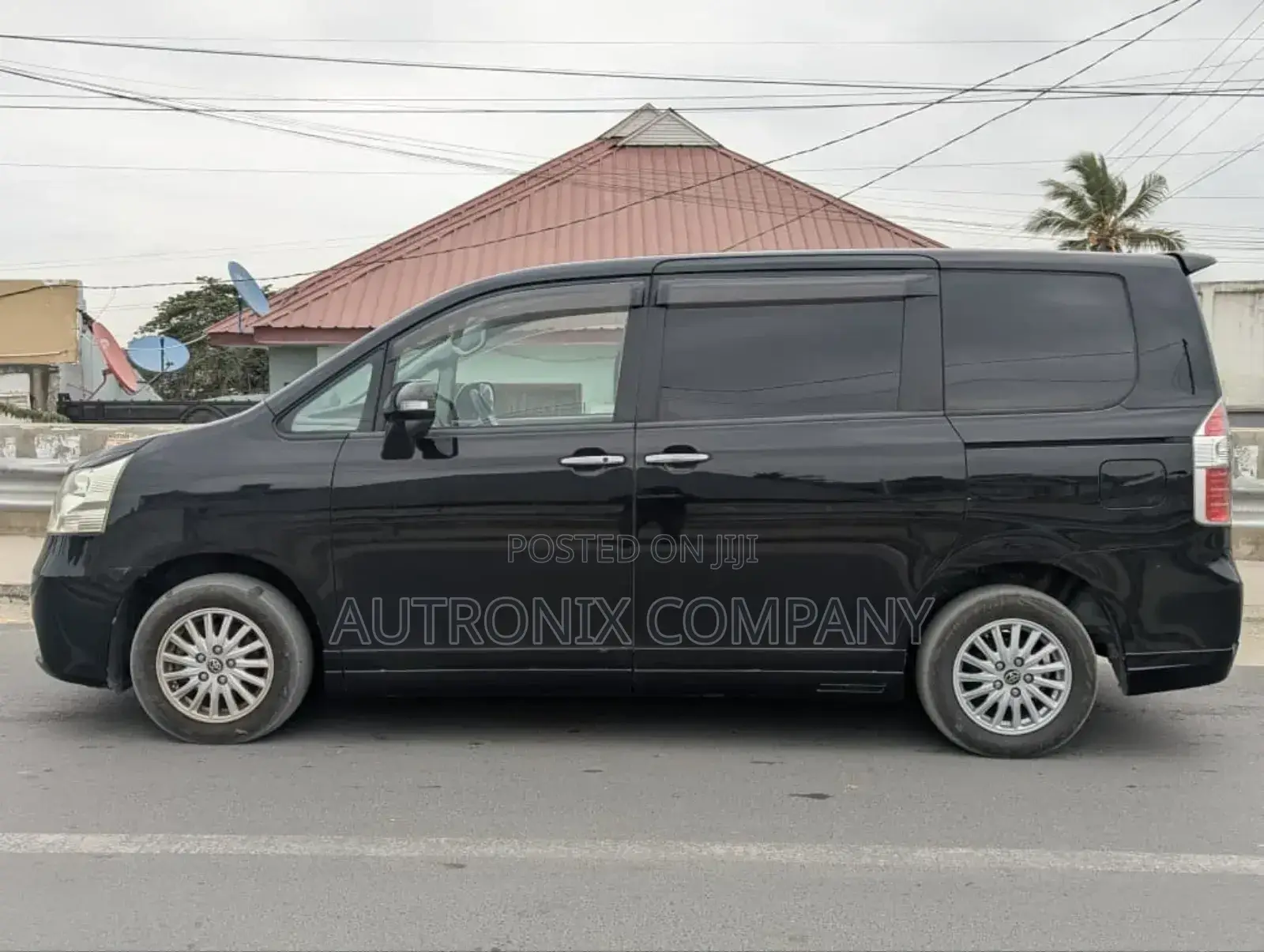Toyota Noah 2.0 158hp AWD (8 Seater) 2008 Black