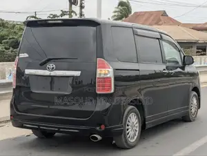 Toyota Noah 2.0 158hp AWD (8 Seater) 2008 Black