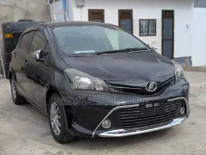 Toyota Vitz 1.3 AWD 5dr 2014 Gray