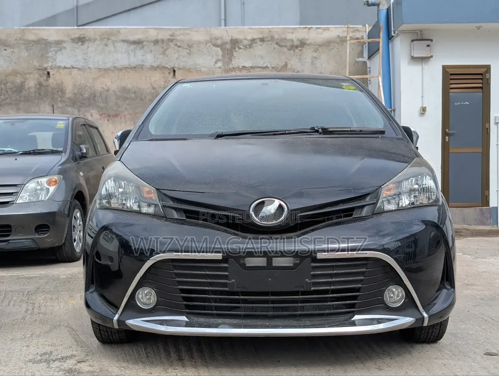 Toyota Vitz 1.3 AWD 5dr 2014 Gray