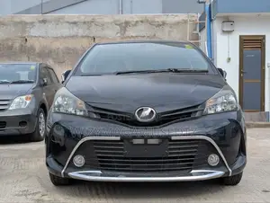 Toyota Vitz 1.3 AWD 5dr 2014 Gray
