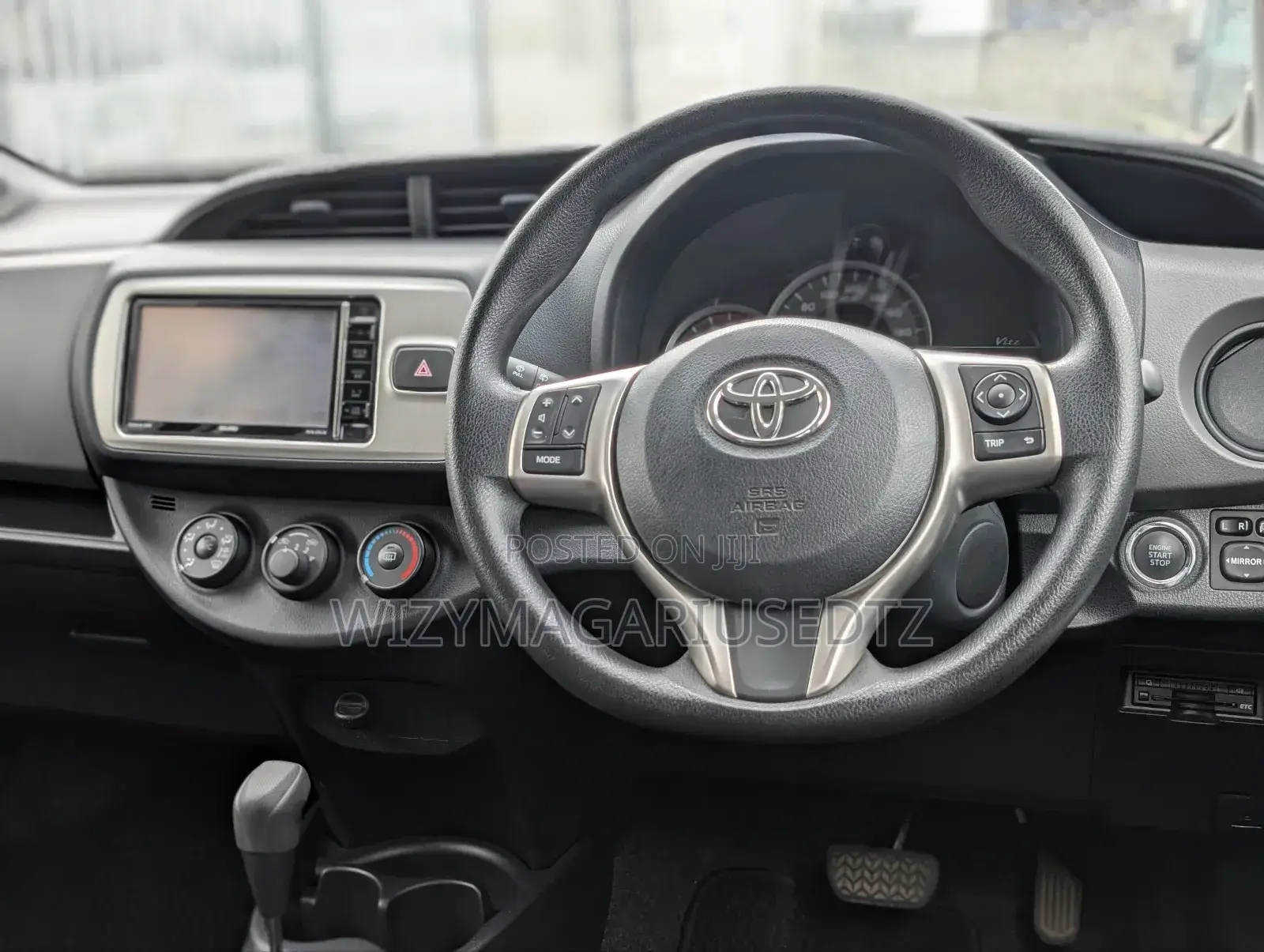 Toyota Vitz 1.3 AWD 5dr 2014 Gray