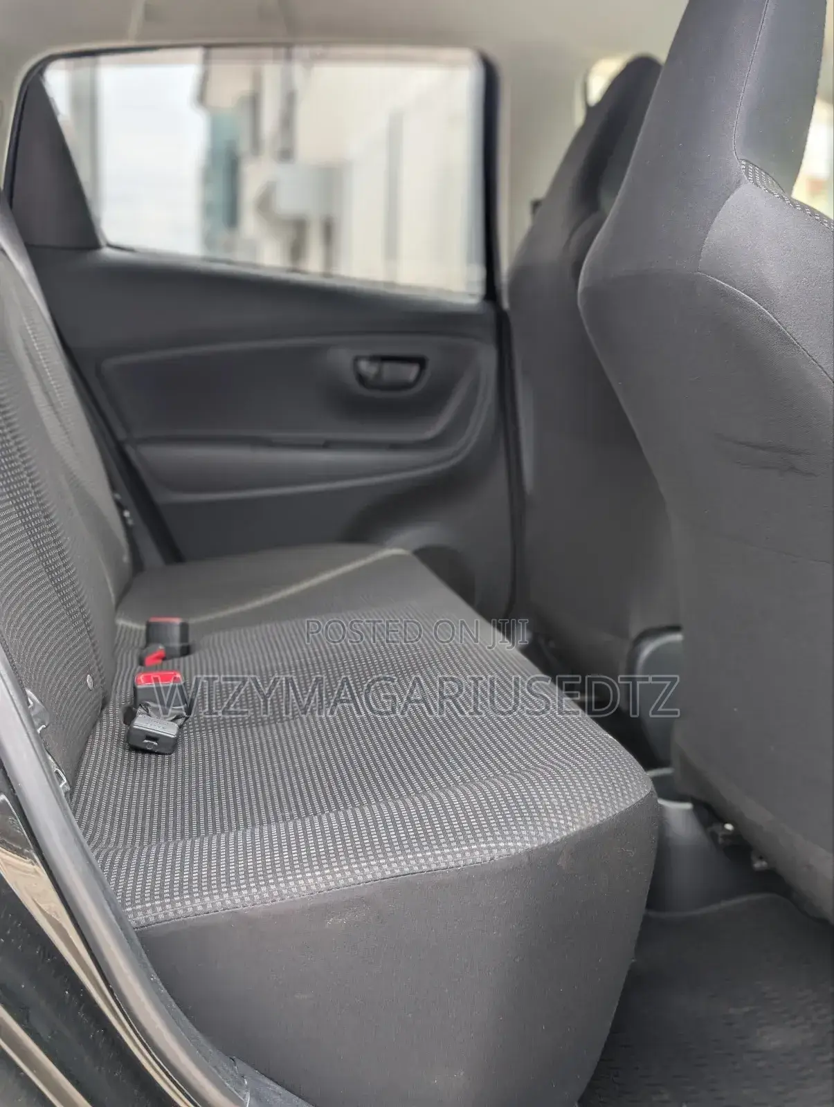 Toyota Vitz 1.3 AWD 5dr 2014 Gray