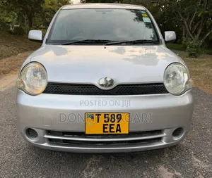 Toyota Sienta 2006 Silver