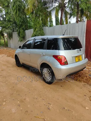 Toyota IST 2004 Silver