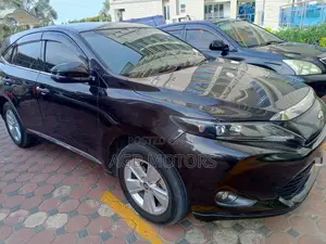 Toyota Harrier 2.0 2015 Black