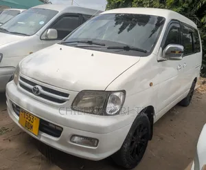 Toyota Noah 2005 Off white
