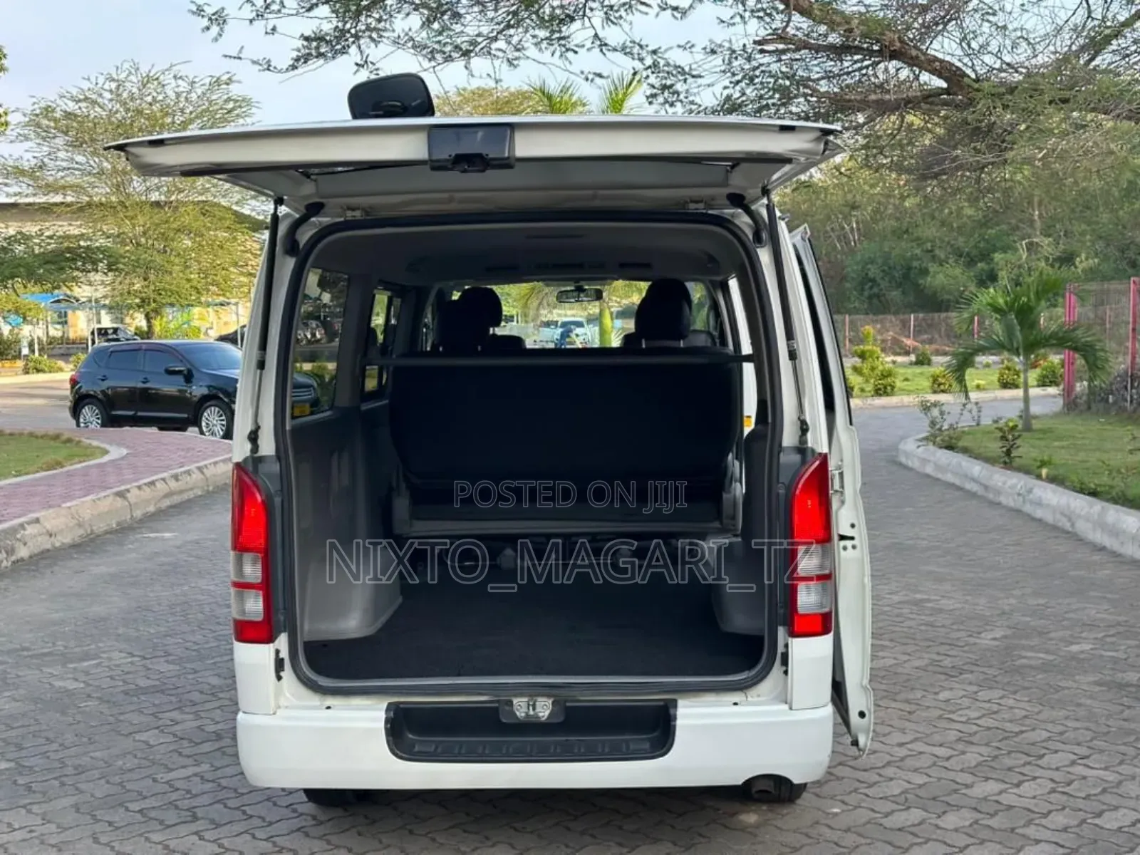 Toyota HiAce 2006 White