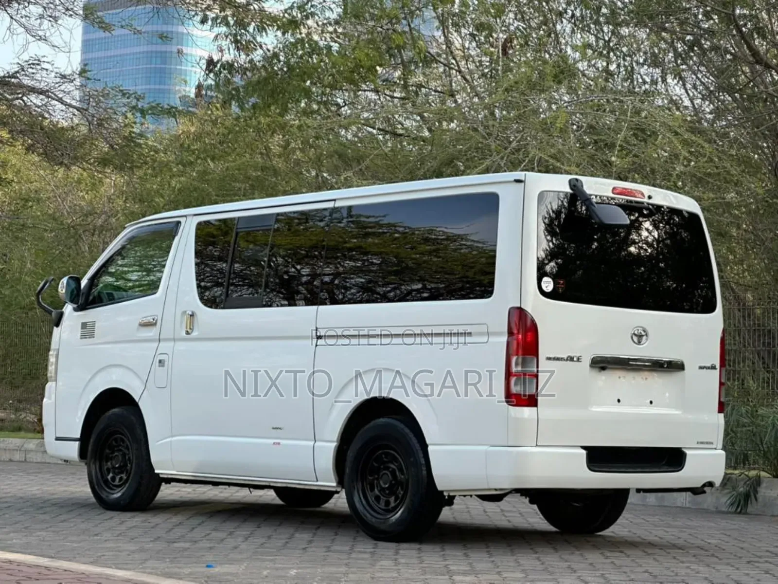 Toyota HiAce 2006 White