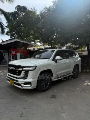 Toyota Land Cruiser 2016 White