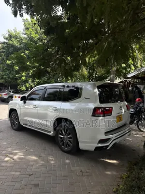 Toyota Land Cruiser 2016 White