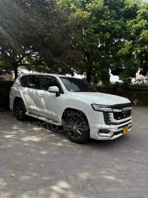 Toyota Land Cruiser 2016 White