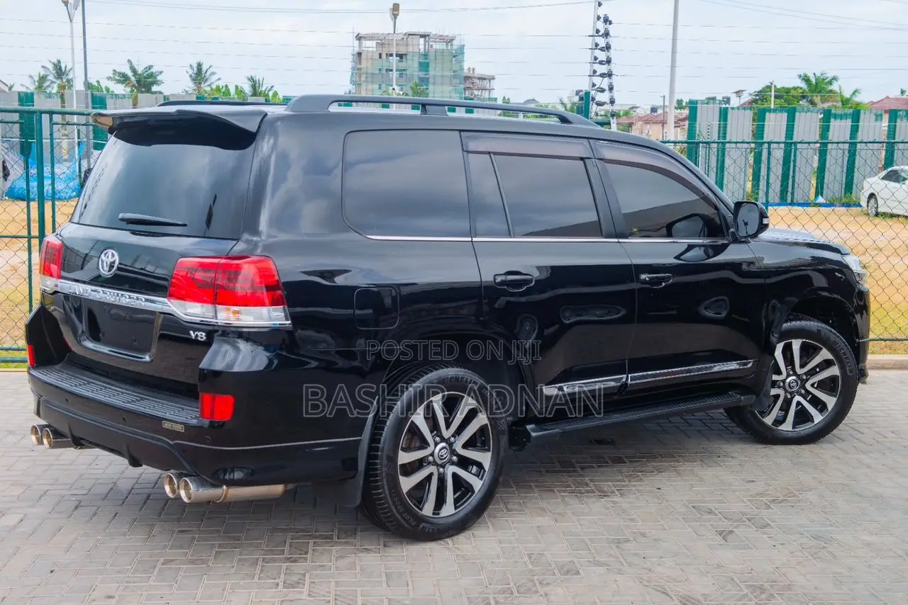 Toyota Land Cruiser 4.6 V8 AX 2016 Black