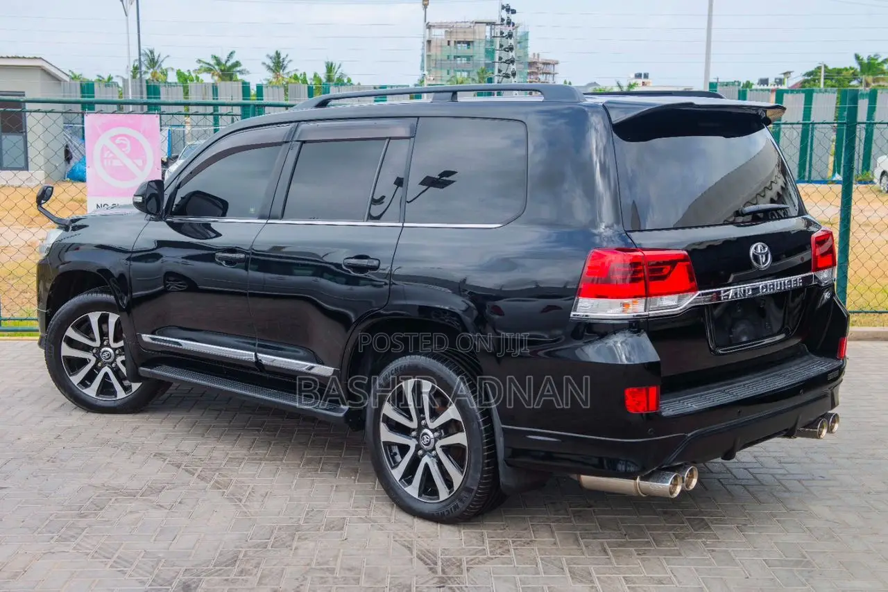 Toyota Land Cruiser 4.6 V8 AX 2016 Black
