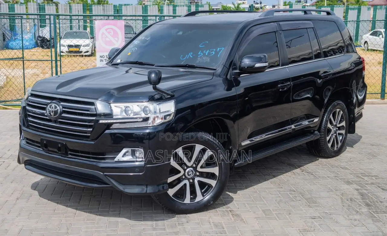 Toyota Land Cruiser 4.6 V8 AX 2016 Black