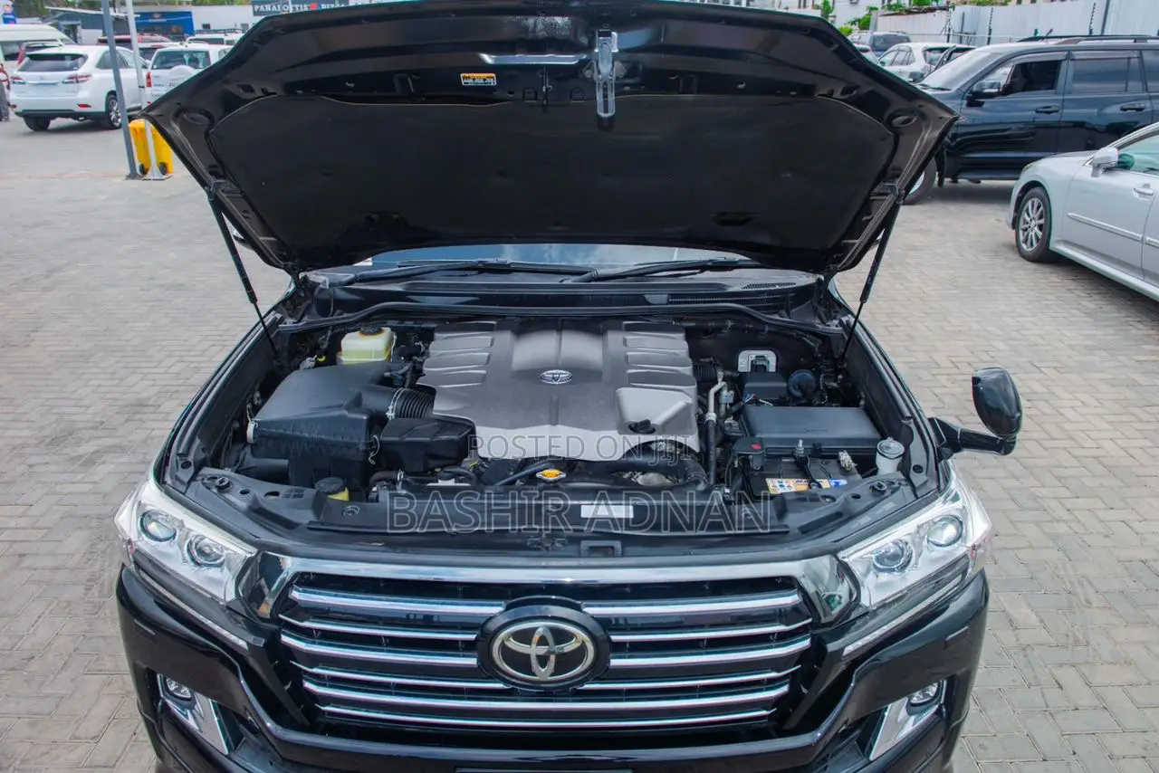 Toyota Land Cruiser 4.6 V8 AX 2016 Black