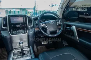 Toyota Land Cruiser 4.6 V8 AX 2016 Black