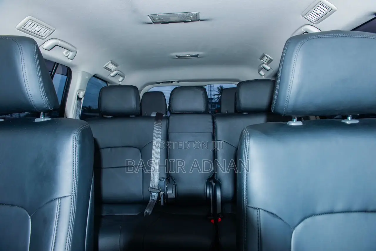 Toyota Land Cruiser 4.6 V8 AX 2016 Black