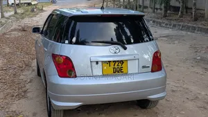 Toyota IST 2005 Silver