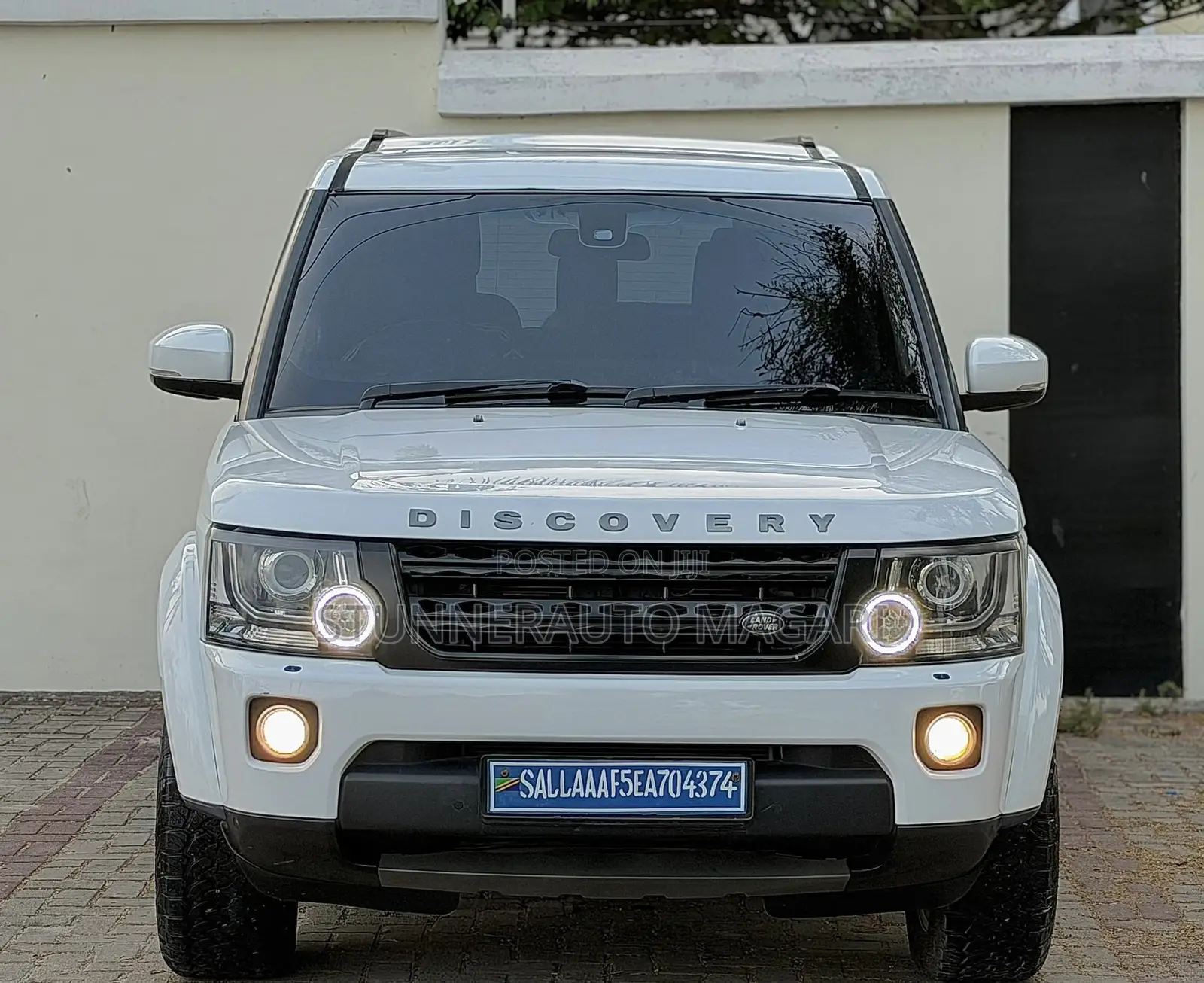 Land Rover Discovery 2014 White