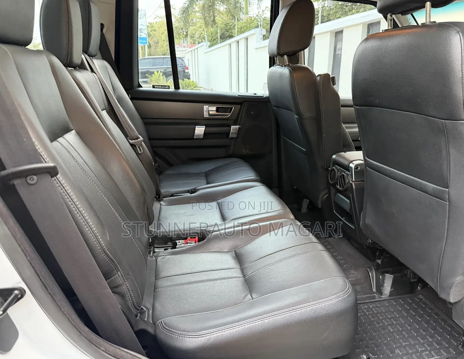 Land Rover Discovery 2014 White