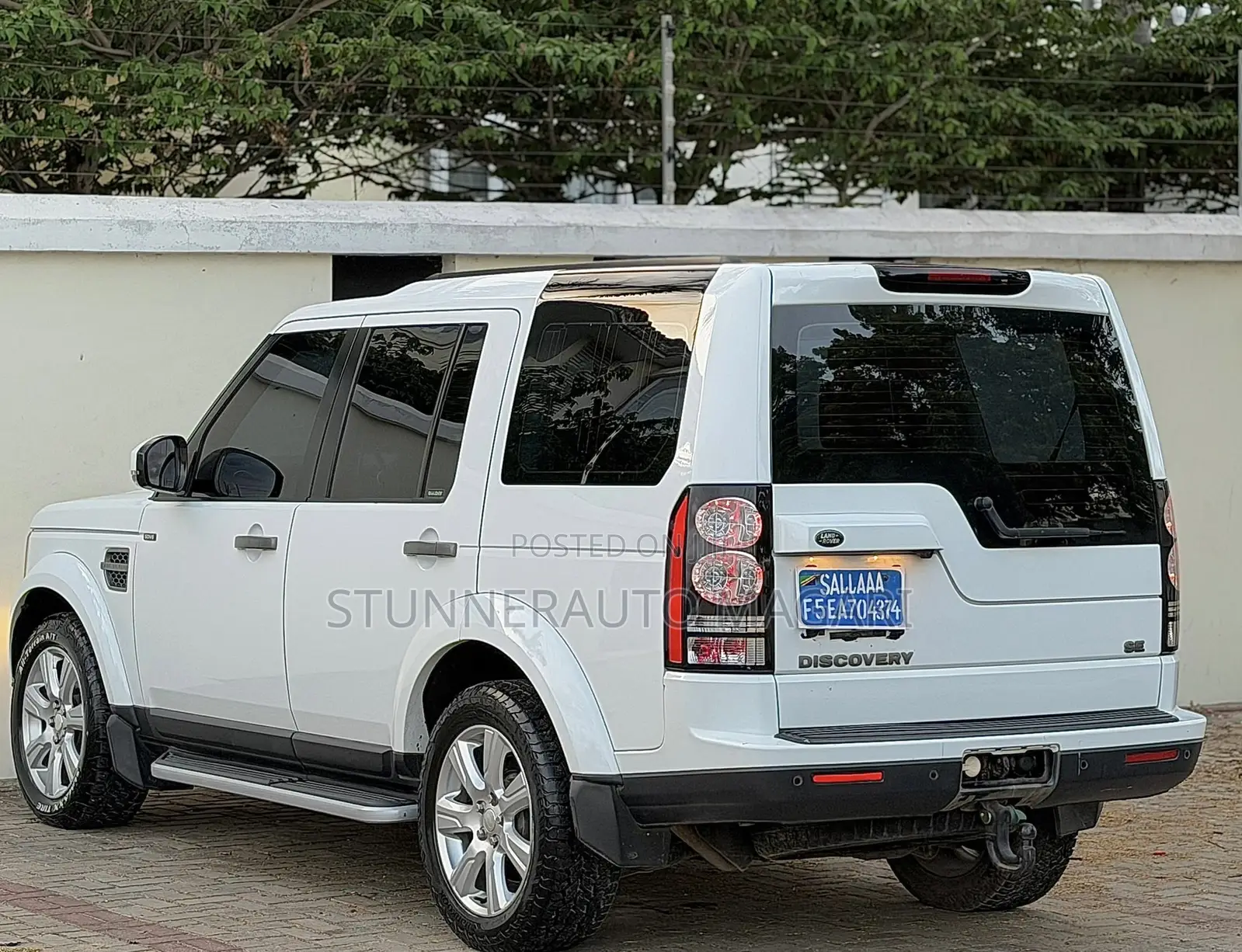 Land Rover Discovery 2014 White