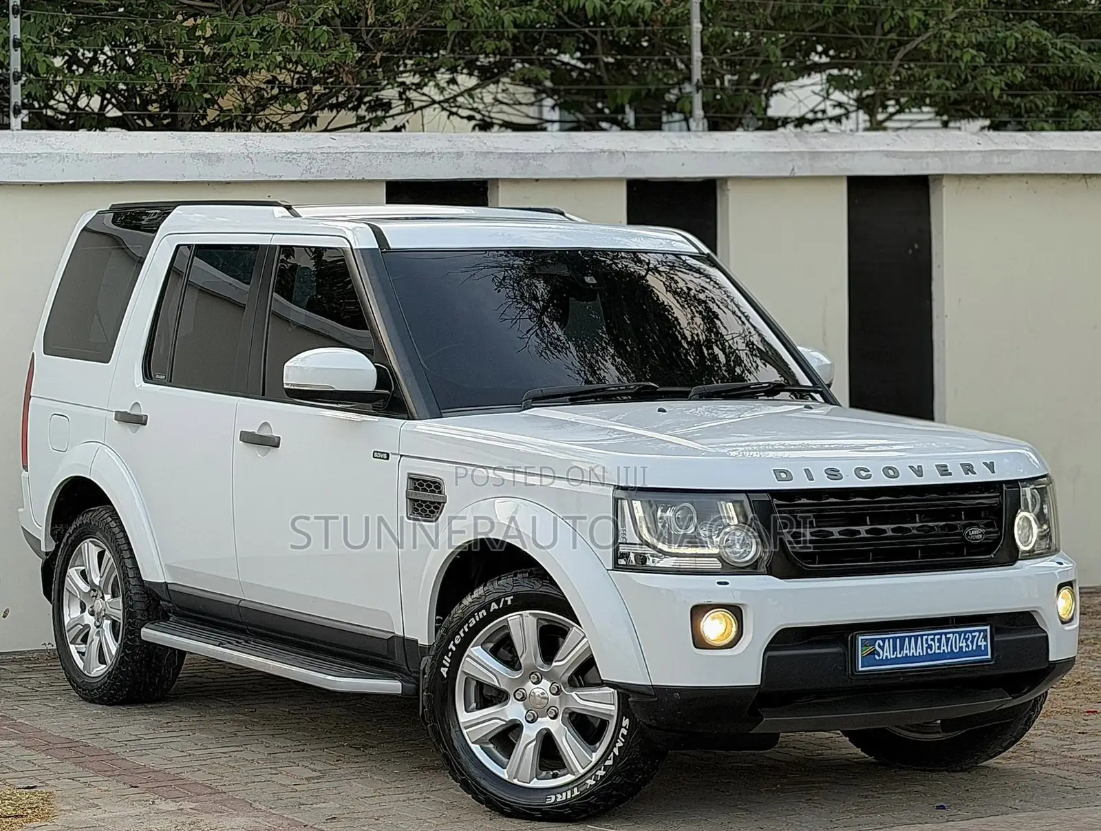 Land Rover Discovery 2014 White
