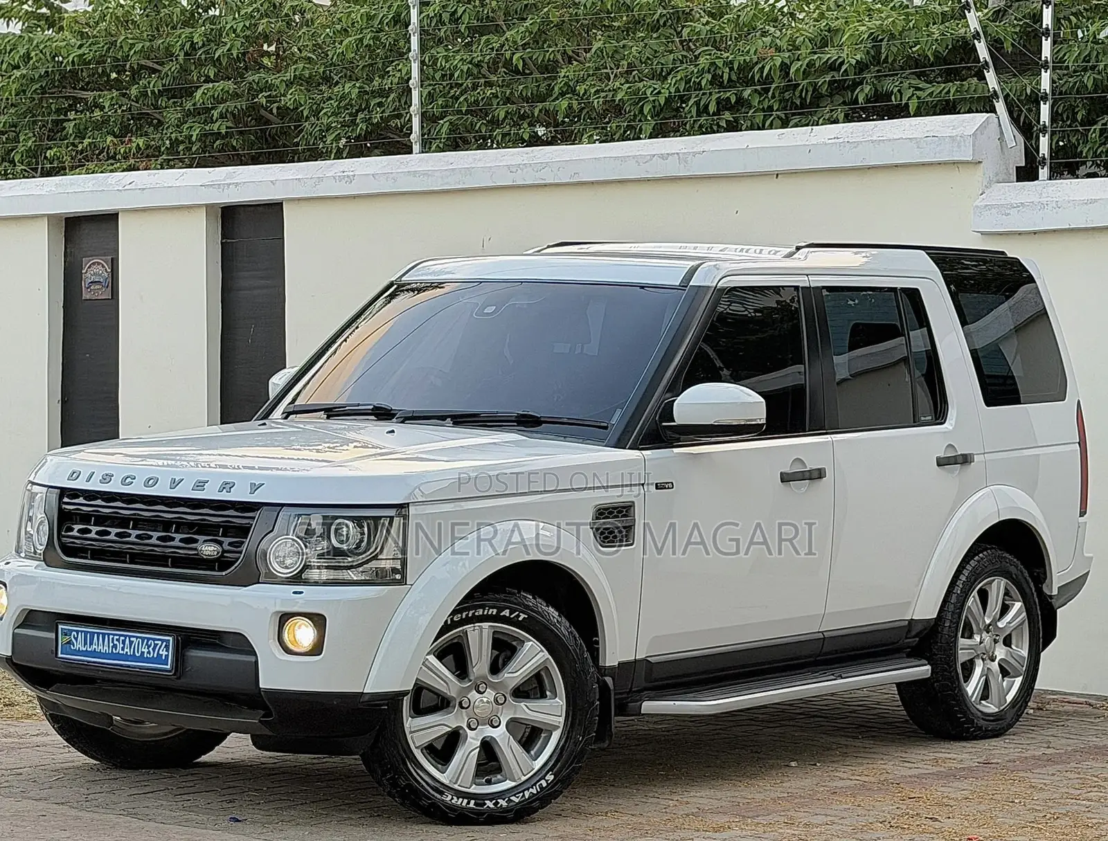 Land Rover Discovery 2014 White