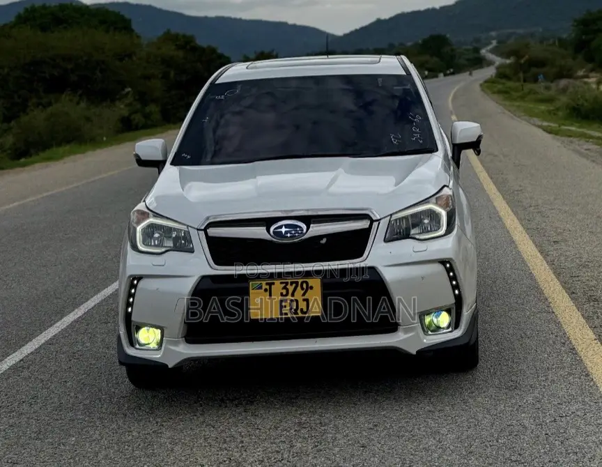 Subaru Forester 2.0XT Touring 4dr SUV AWD (2.0L 4cyl Turbo CVT) 2014 White