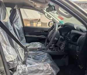 Toyota Hilux 2024 Gray