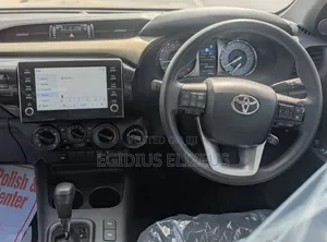 Toyota Hilux 2024 Gray