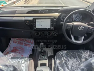 Toyota Hilux 2024 Gray
