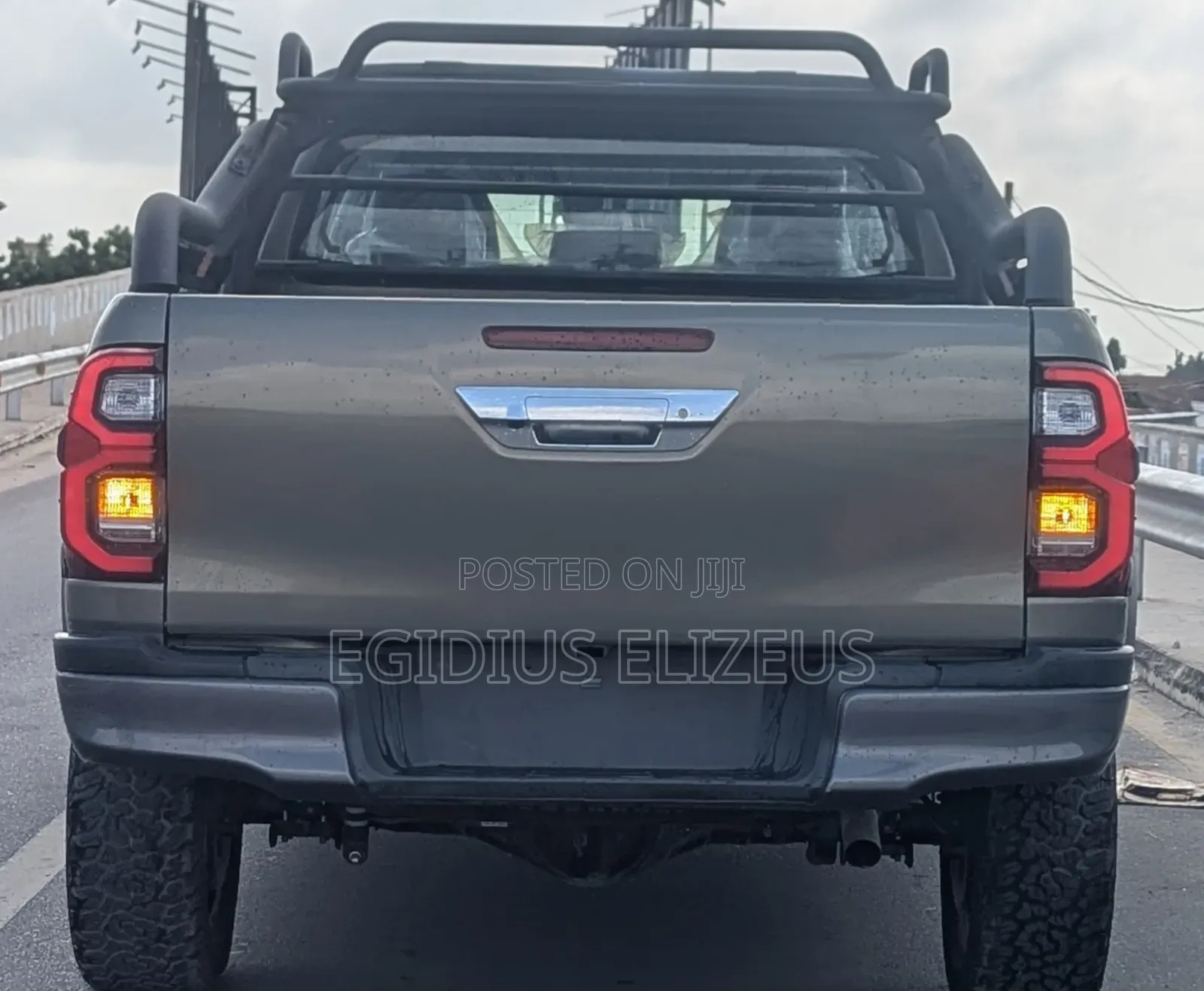 Toyota Hilux 2024 Gray