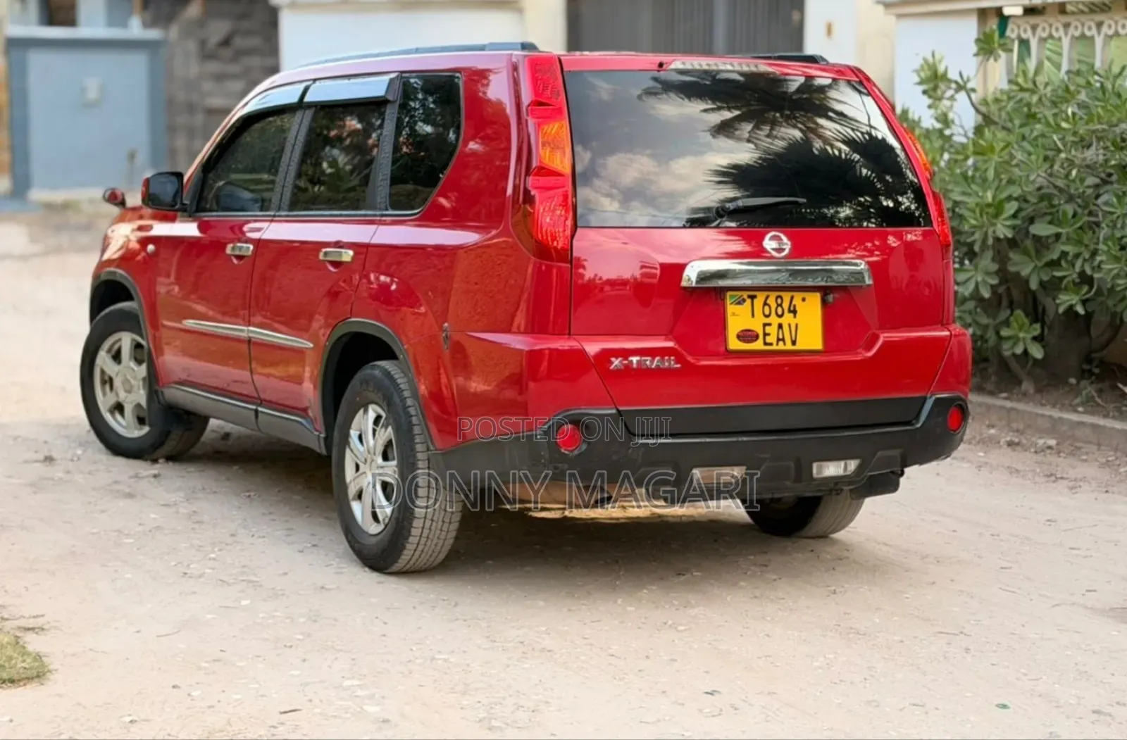 Nissan X-Trail 2.0 Petrol XE 2010 Red
