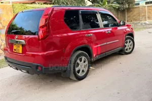 Nissan X-Trail 2.0 Petrol XE 2010 Red