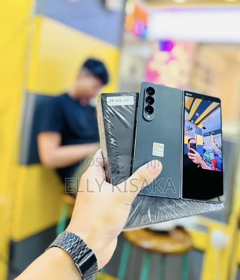 New Samsung Galaxy Z Fold4 256 GB Black