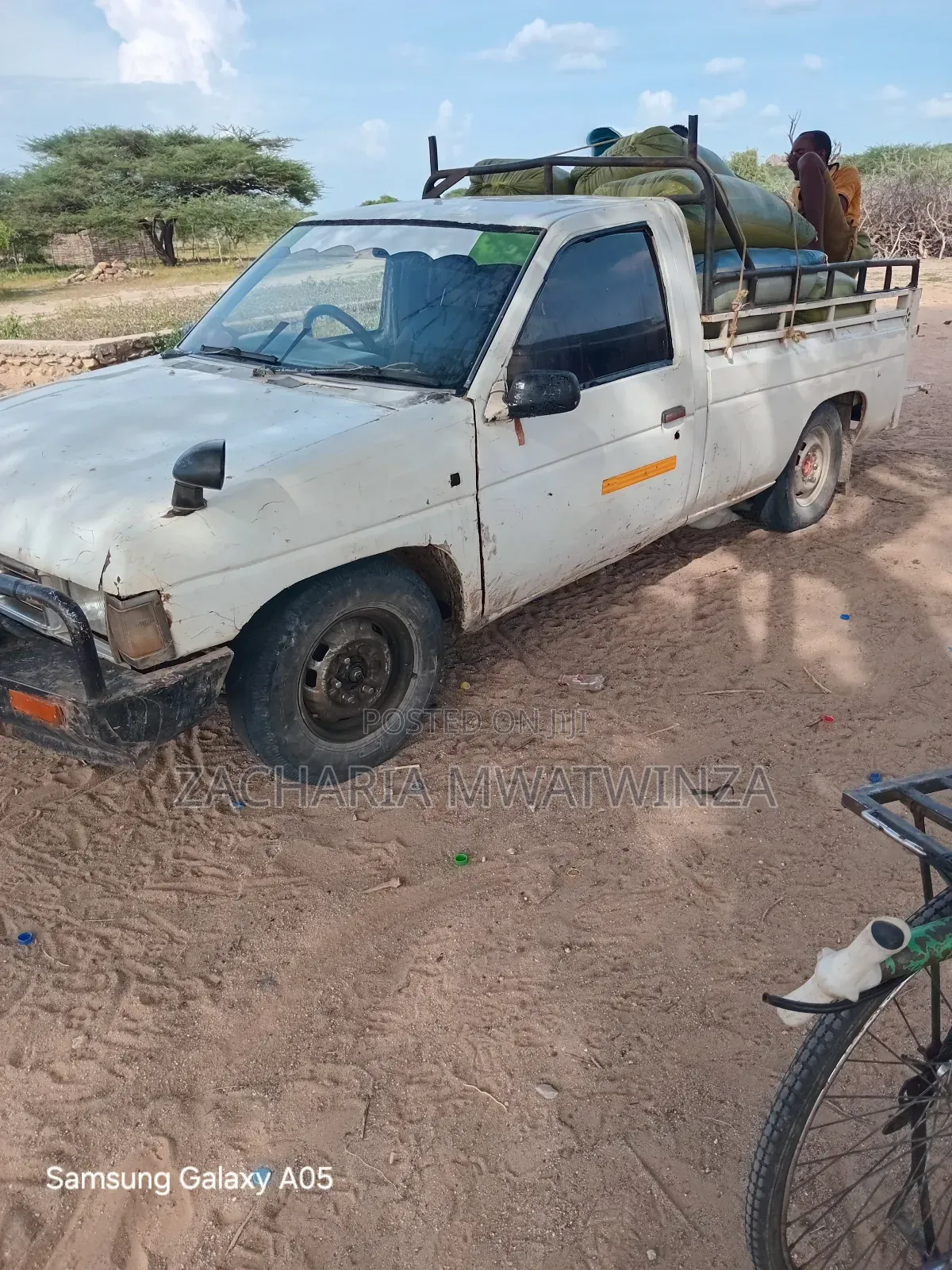 Nissan Pick-Up 2001 White