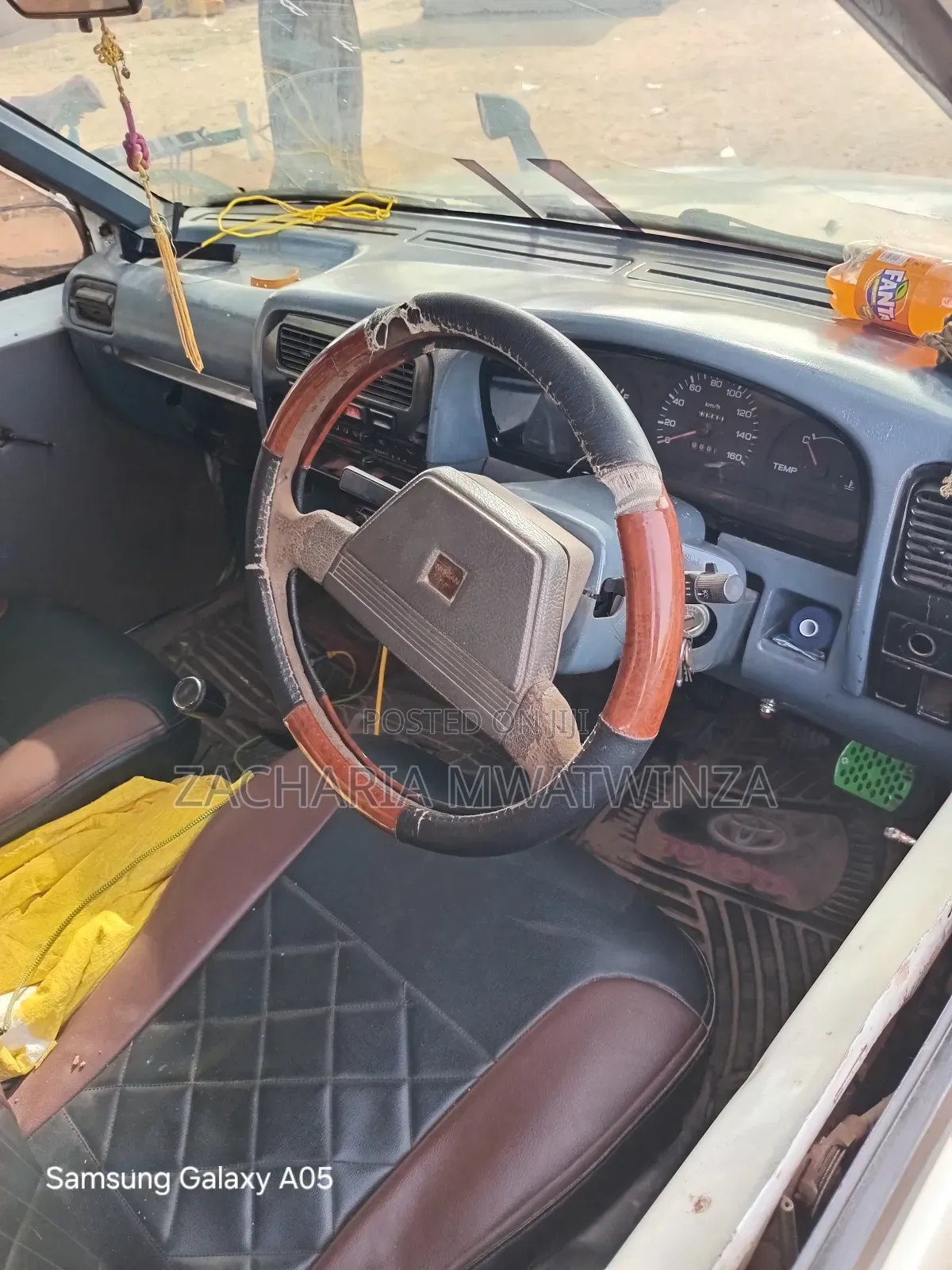 Nissan Pick-Up 2001 White