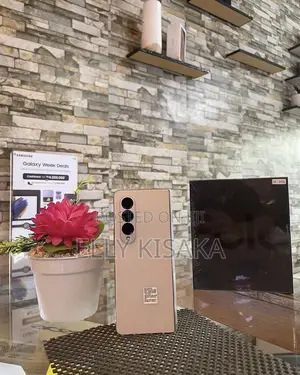 New Samsung Galaxy Z Fold4 256 GB Rose Gold