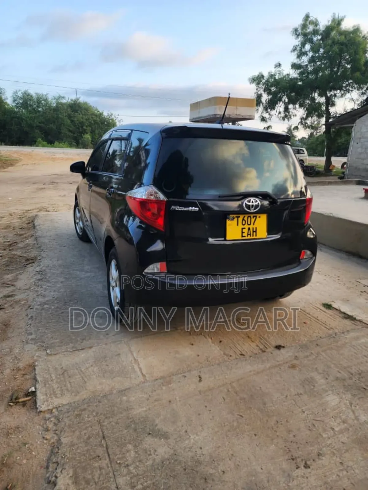 Toyota Ractis 2011 Black