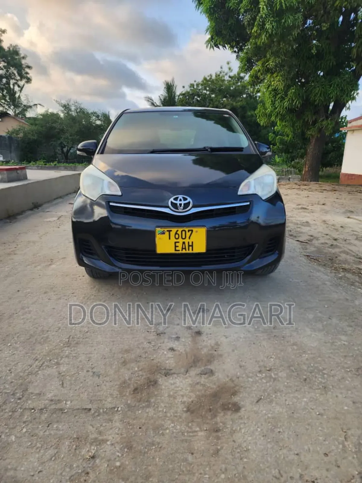 Toyota Ractis 2011 Black
