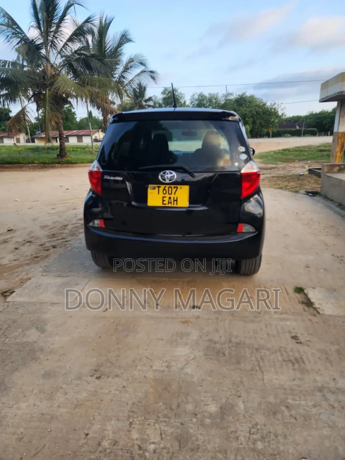 Toyota Ractis 2011 Black
