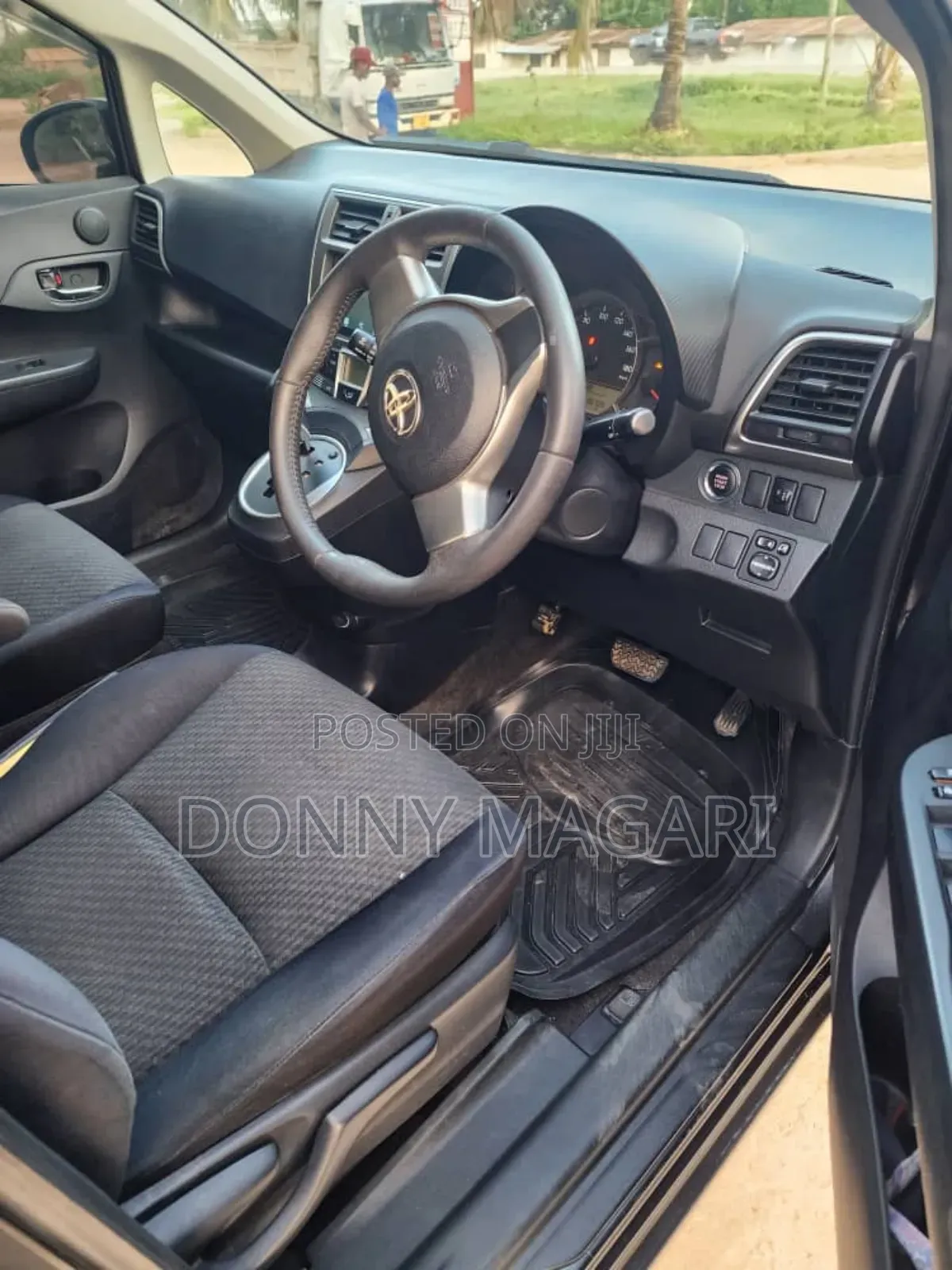 Toyota Ractis 2011 Black